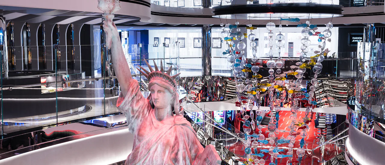 The design features, public areas and venue names are inspired by the metropolitan New York City