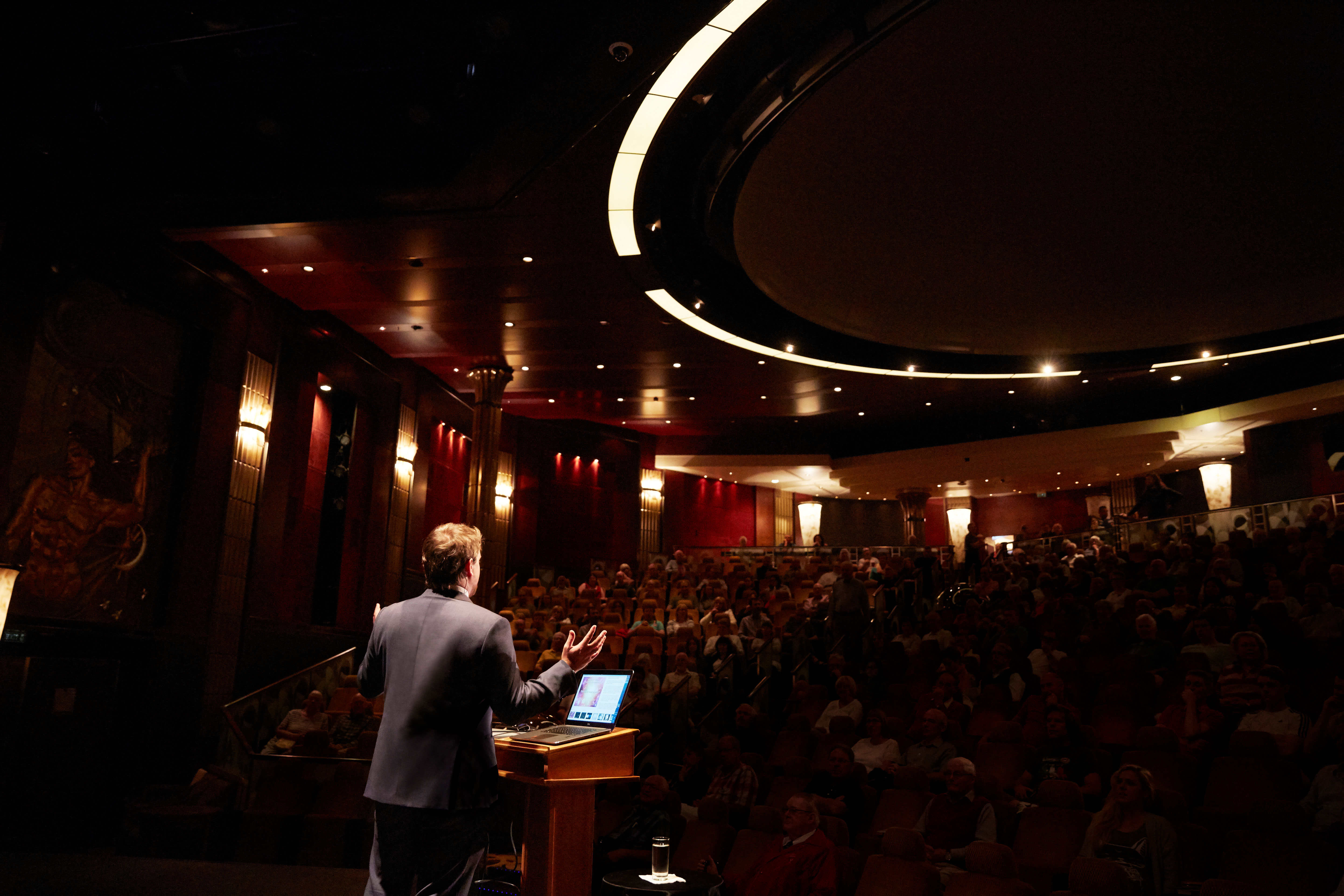 Inspiring lectures in the theatre