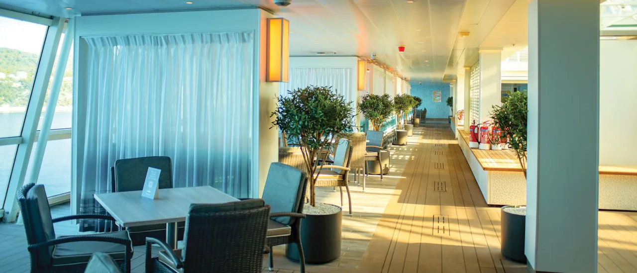 The Glass House serves lunch & dinner