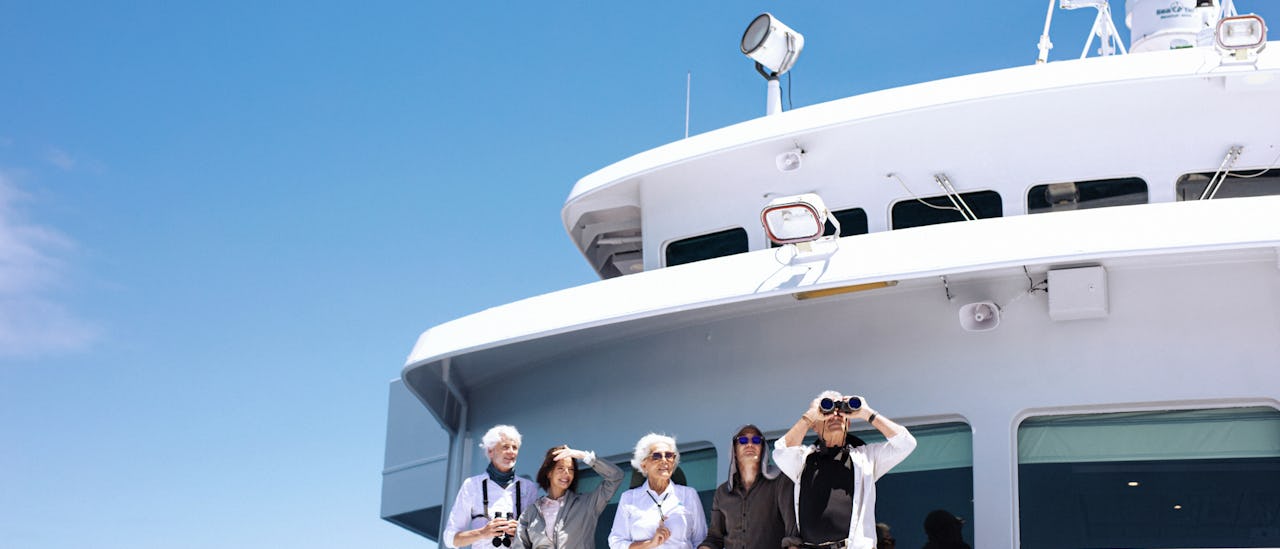 Facing the front of the ship, at the Expedition Veranda is a fantastic place to admire the beauty of the Galápagos’ Islands