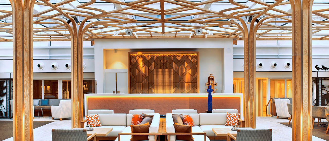 Sit down for afternoon tea in the relaxing "Wintergarden"