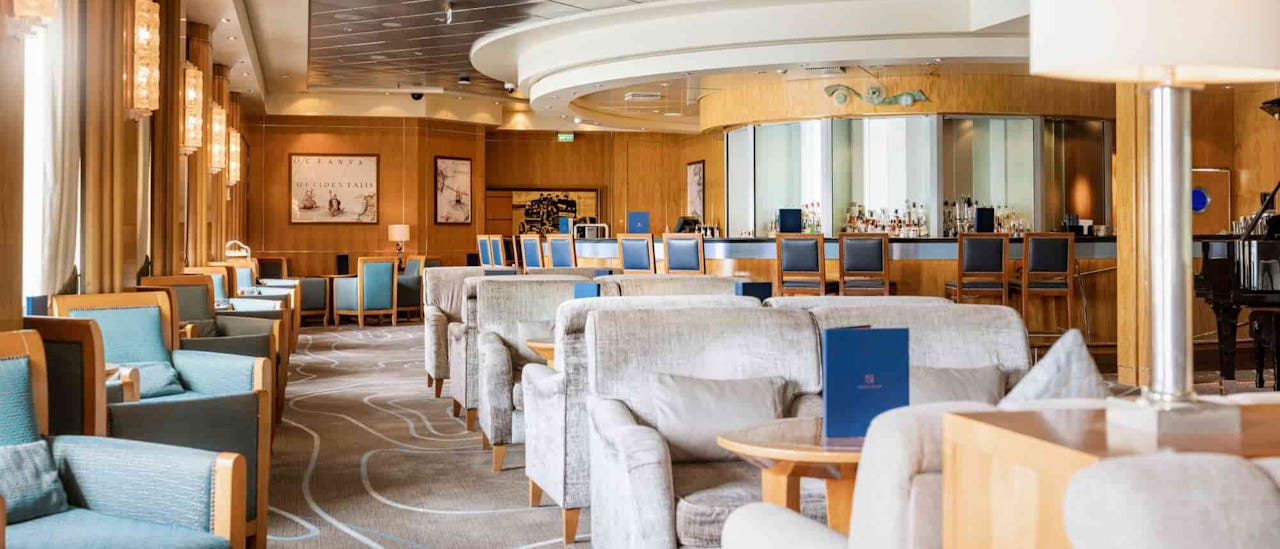 Queen Mary 2, Chart Room