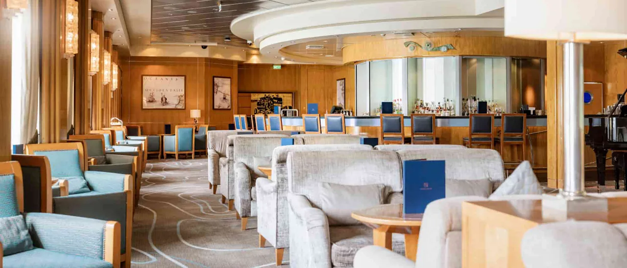 Queen Mary 2, Chart Room