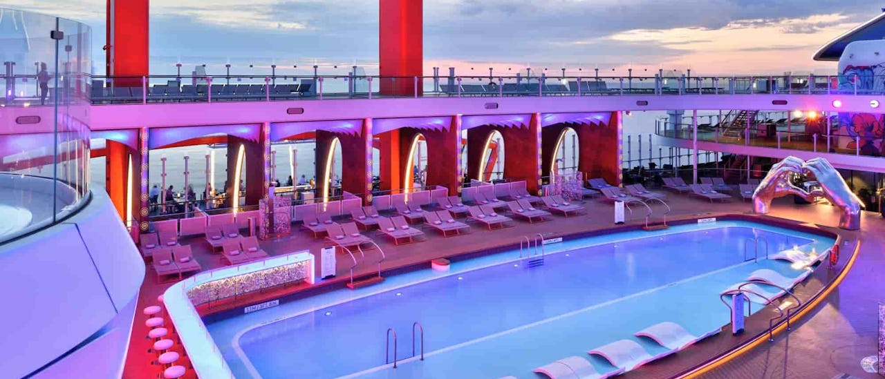 Resort Deck, Celebrity Apex®