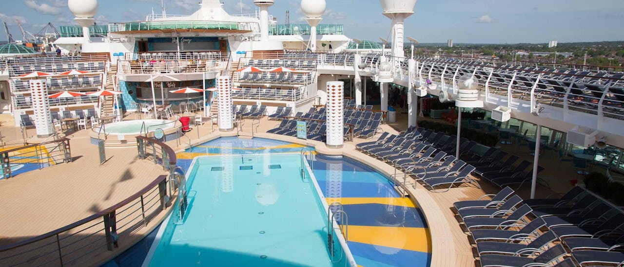 Independence of the Seas Pool Deck