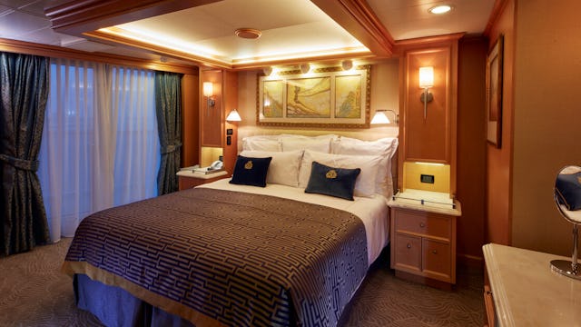 Queen Elizabeth Suite Cabin Stateroom