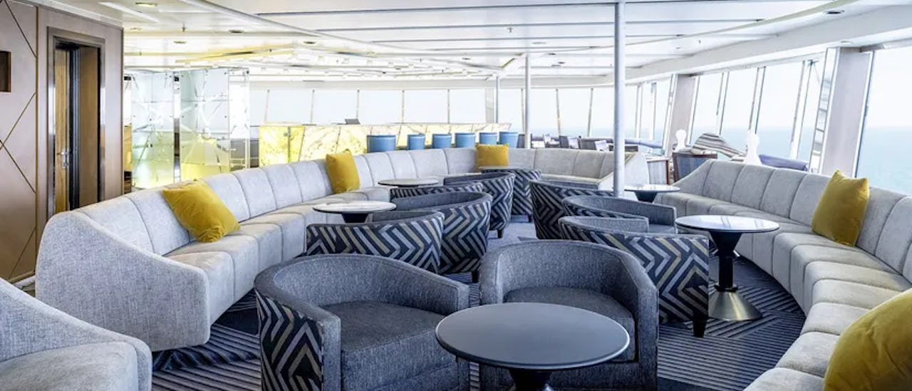 Renaissance Le Panoramique Lounge & Nightclub