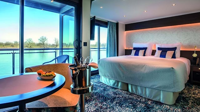 MS George Eliot Deluxe Balcony Suite