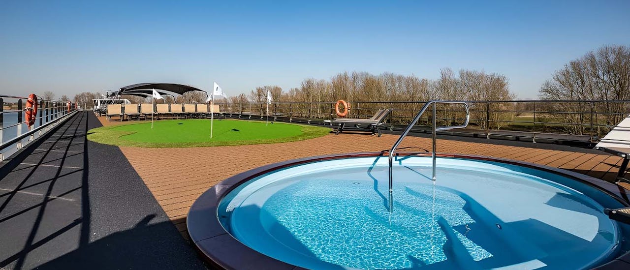 MS George Eliot Sun Deck