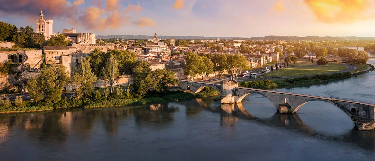 Beautiful view of Avignon with famous bridge Saint-Benezet, medieval architecture along the Rhone River in Avignon, France. The Pont Saint Benezet and the Papal palace in Avignon, South France.