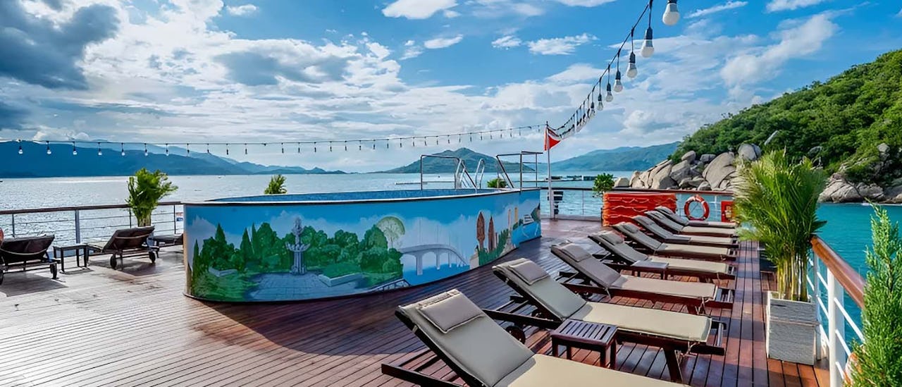 RV La Marguerite Pool and Sun Deck