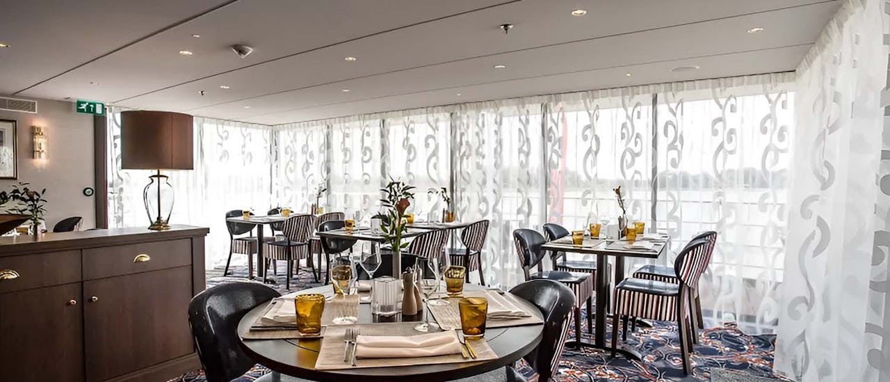 MS Oscar Wilde Panoramic Lounge