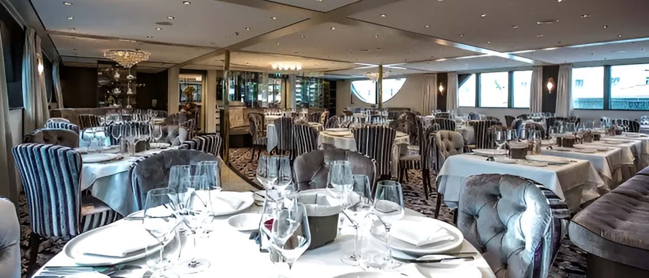 MS Thomas Hardy Restaurant Dining Room