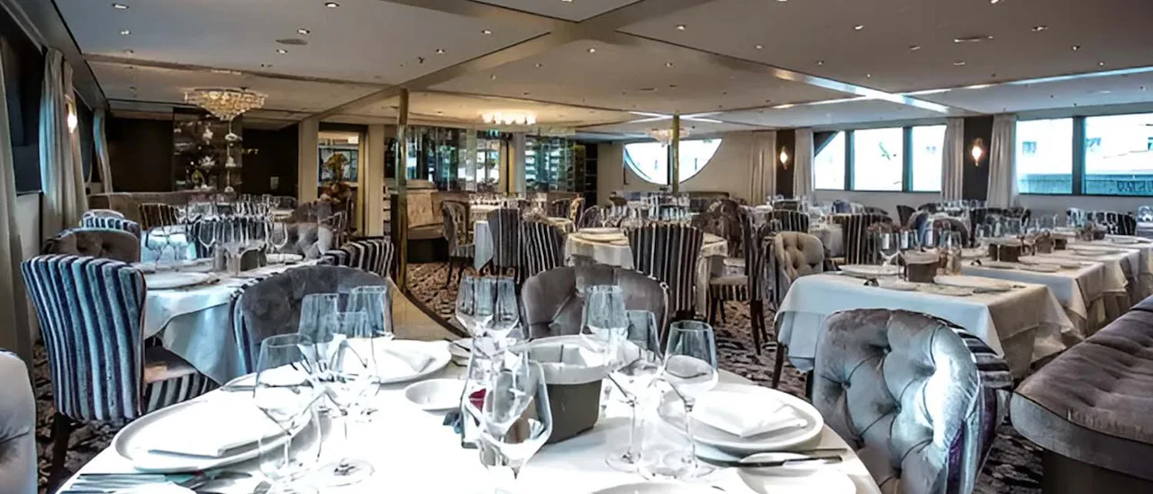 MS Thomas Hardy Restaurant Dining Room