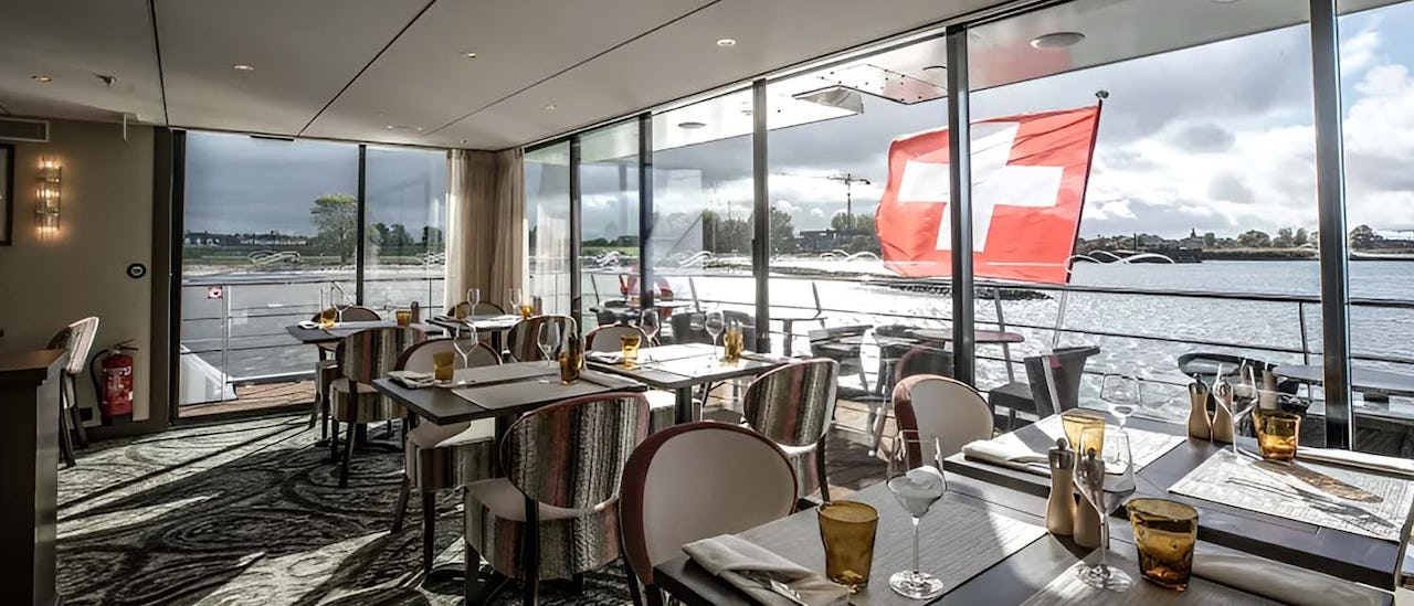 MS William Wordsworth Lounge Bistro