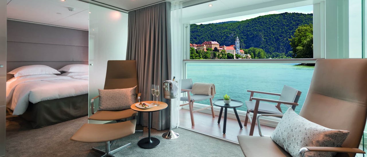 Emerald Cruises Owners One Bedroom Suite