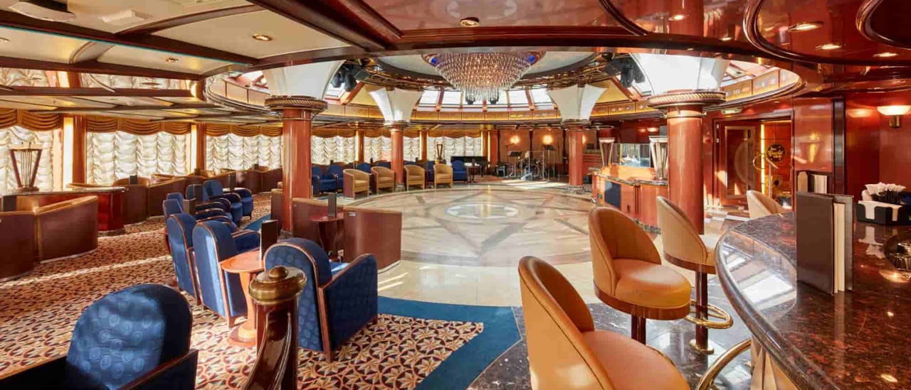 Yacht Club, Queen Elizabeth