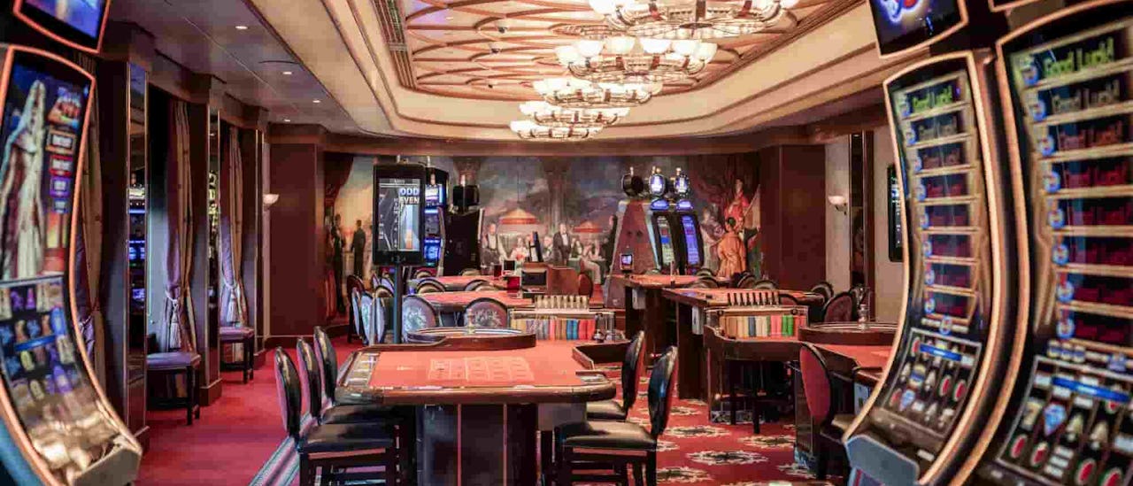 Queen Mary 2, Casino
