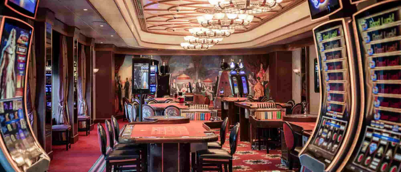 Queen Mary 2, Casino