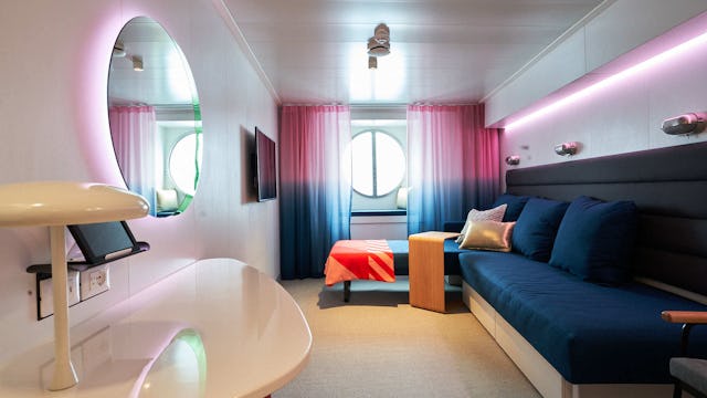Resilient Lady Sea View Cabin Accomodation